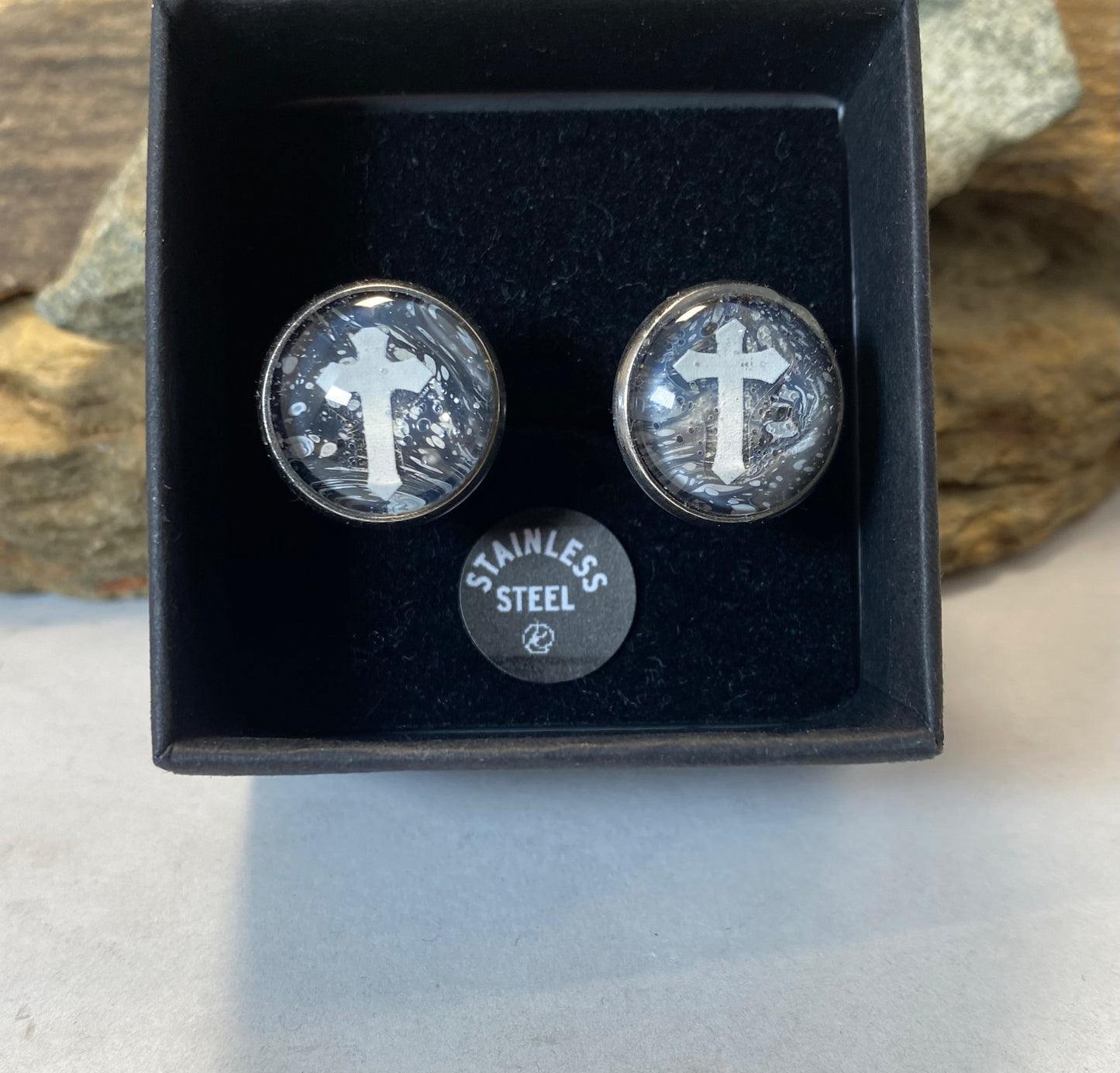 Classic neutral cufflinks in stainless steel with crosses
