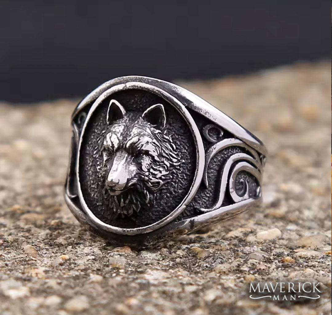 Stainless steel wolf ring for your pack